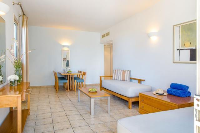 Hotel Louis Althea Beach