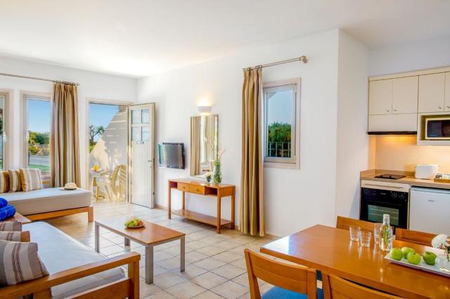Hotel Louis Althea Beach