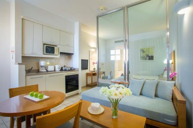 Hotel Louis Althea Beach
