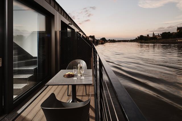 New Port Hotel