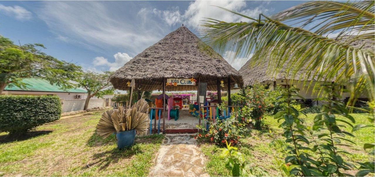 Hotel Karafuu Beach Resort