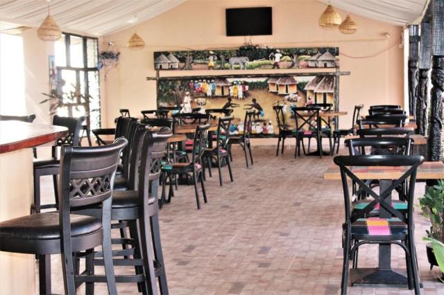 Bungalow Beach Hotel