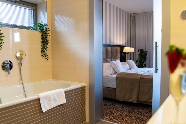 Avance Hotel