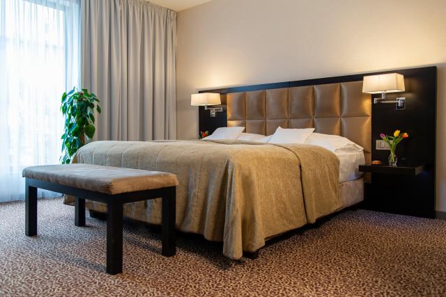 Avance Hotel
