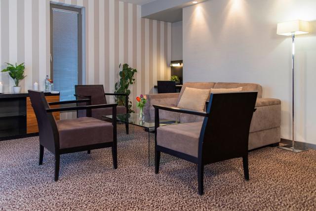 Avance Hotel