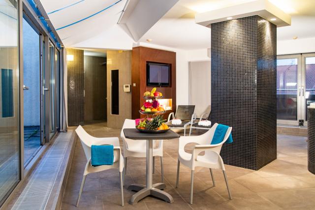 Avance Hotel