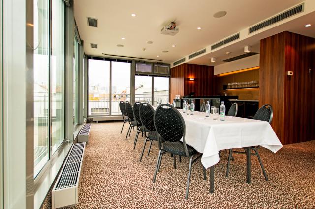 Avance Hotel