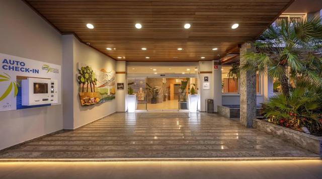 Hotel GHT Oasis Tossa