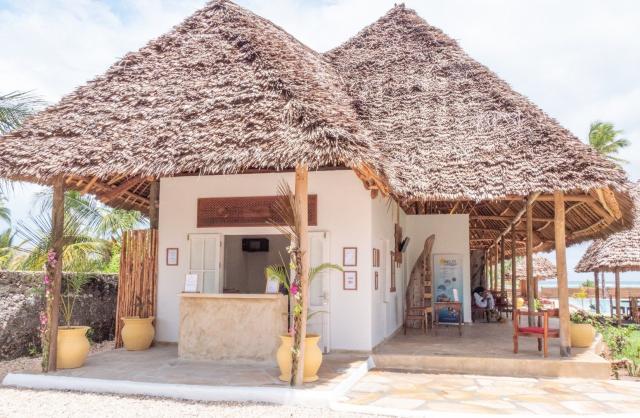 Hotel AHG Sun Bay Mlilile Beach
