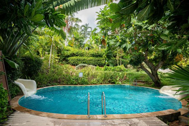 Hotel Barcelo Coconut Island