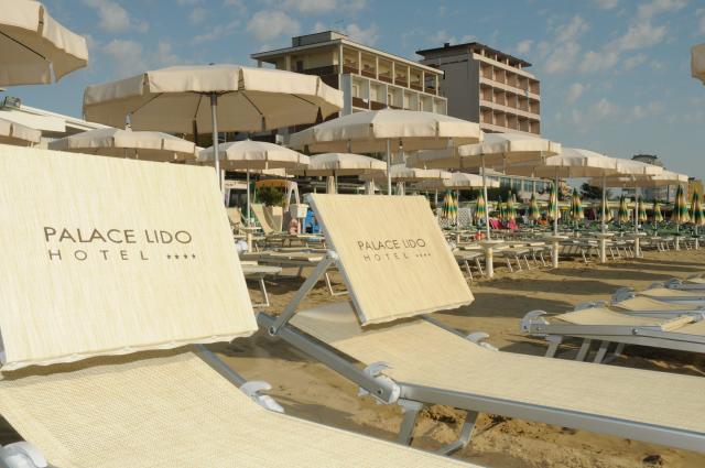 Color Palace Lido Hotel - Family Village