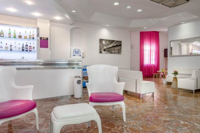 Hotel Tres Jolie