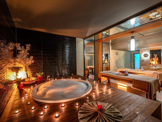 Diamond De Luxe Hotel & Spa