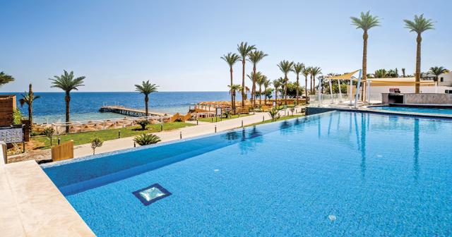 Sunrise-Diamond-Beach-Resort-INFINITY-POOL-01