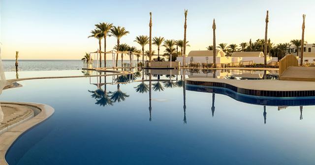 Sunrise-Diamond-Beach-Resort-INFINITY-POOL-02