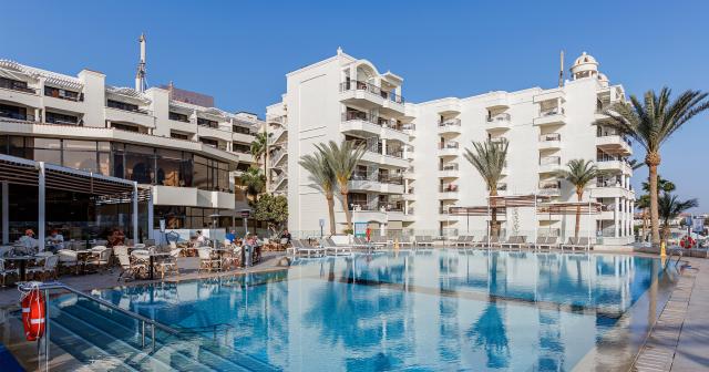 Sunrise-Holiday-Resort-2025-POOL-01
