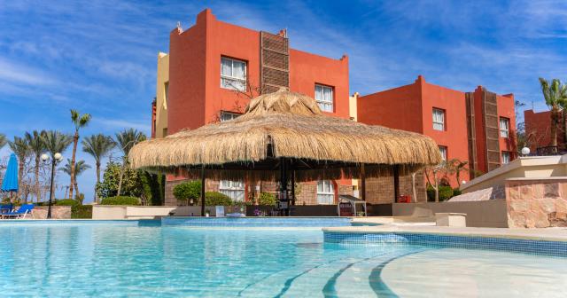 Aurora-Bay-Resort-POOL-BAR-2025