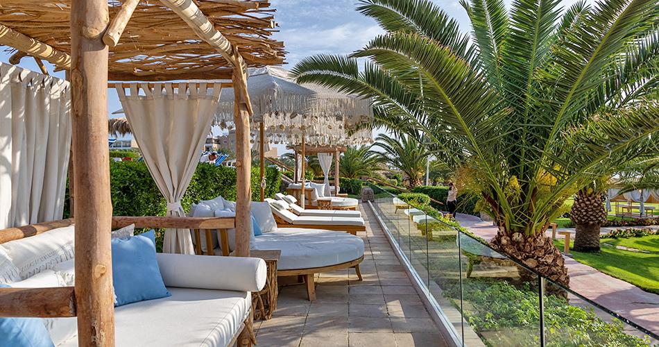 Fort-Arabesque-Resort-Spa-and-Villas-SUNBEDS-2024-01