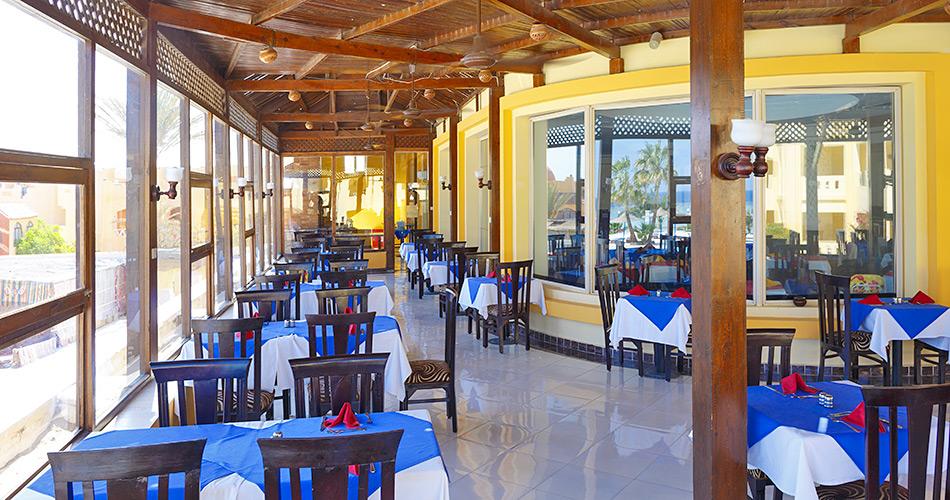 Blue-Reef-Resort-RESTAURANT-OUTDOOR