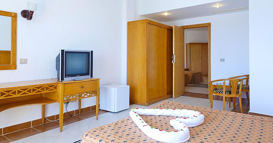 Blue-Reef-Resort-FAMILY-ROOM