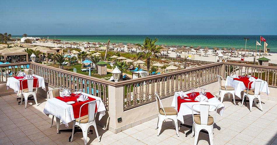 Magic-Hotel-Palm-Beach-Palace-RESTAURANT-TERRACE