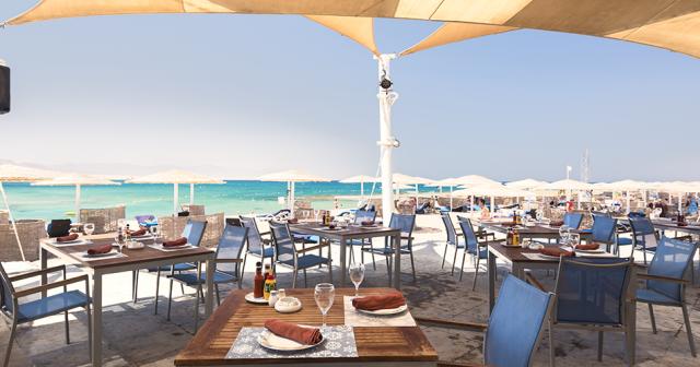 Barcelo-Tiran-Sharm-Resort-beachbar