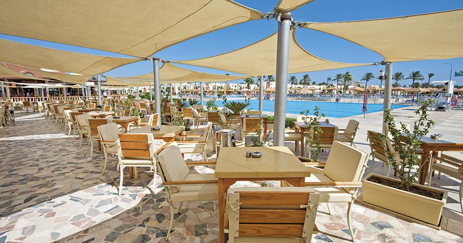 Sunrise-Select-Royal-Makadi-Resort-and-Spa-POOL-BAR-3