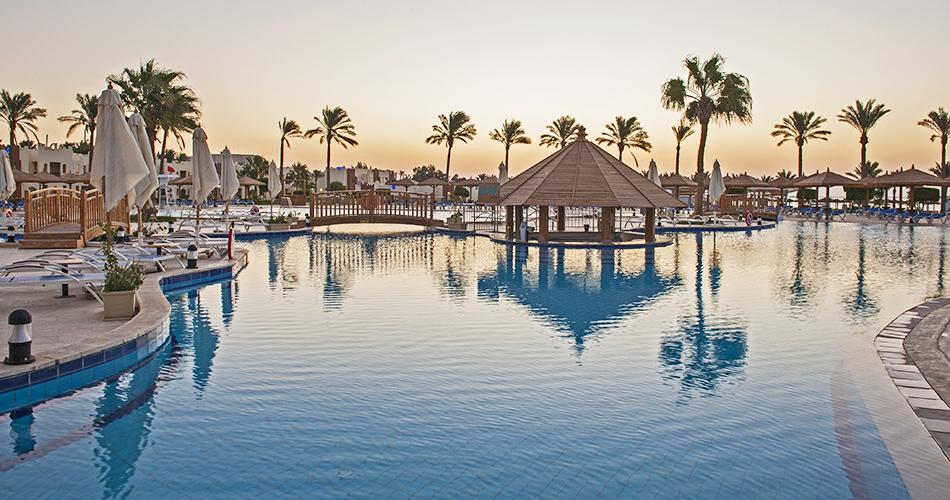 Sunrise-Select-Royal-Makadi-Resort-and-Spa-POOLVIEW
