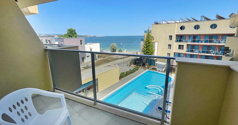 Bijou-SEAVIEW-ROOM-2024-04