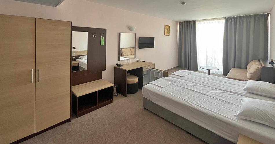 Bijou-SEAVIEW-ROOM-2024-01