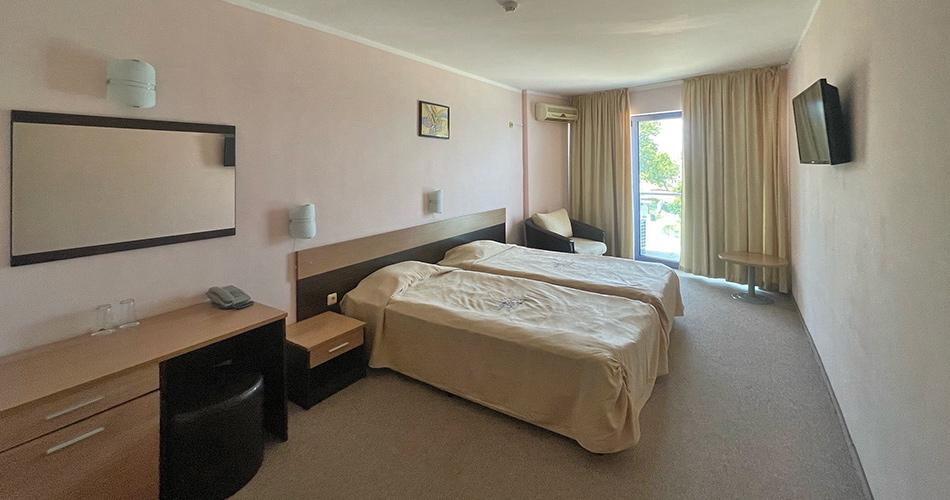 Bijou-SEAVIEW-ROOM-2024-03