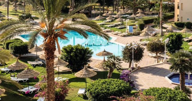 Royal-Kenz-2025-POOL-OVERVIEW-01
