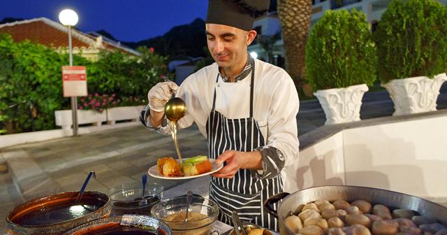 Arion-SERVE-DINNER