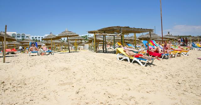 Nesrine-BEACH-2