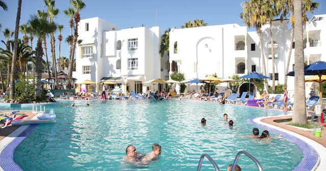 Nesrine-POOL-2