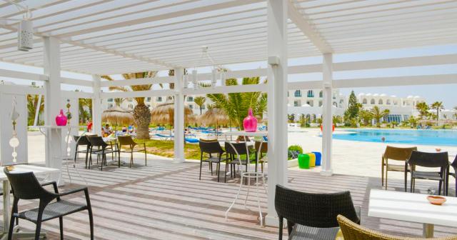 Vincci-Helios-Beach-2025-POOL-BAR