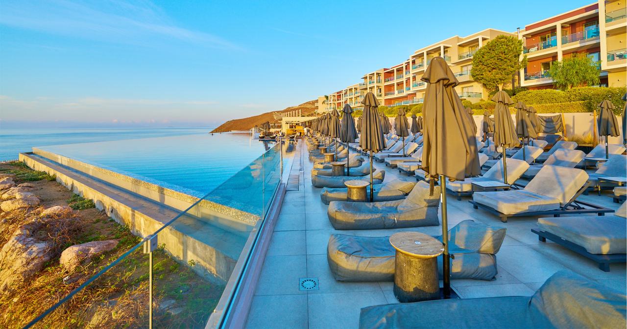 Michelangelo-Resort-Spa-INFINITY-POOL-02