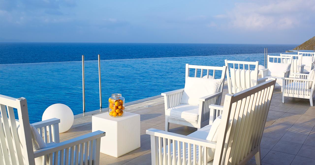 Michelangelo-Resort-Spa-INFINITY-POOL-BAR