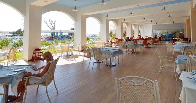 Atrium-Platinum-Luxury-Resort-Hotel-and-Spa-SNACK-BAR