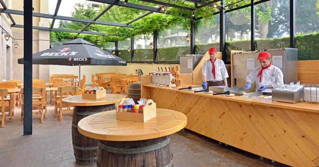 Sol-Nessebar-Palace-DIE-BIERGARTEN-02-2022