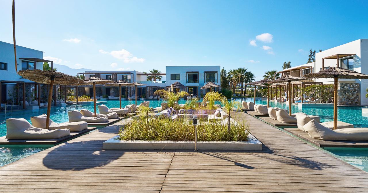 Caravia-Beach-POOL-LOUNGE-01-2024