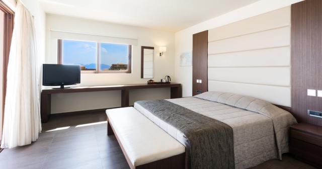 Blue-Lagoon-Village-ROOM-DELUXE-SUITE-PRIVATE-POOL-2025-02