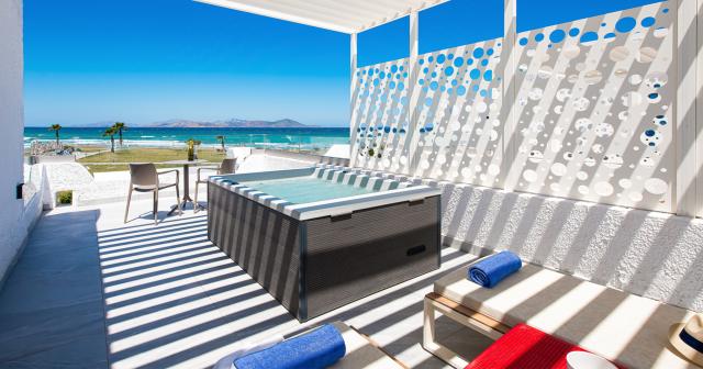 Aeolos-Beach-Hotel-2025-JUNIOR-SUITE-03