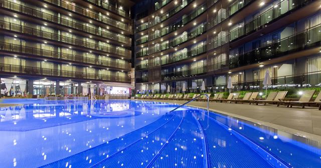 Galeon-Residence-and-Spa-NIGHT_POOL