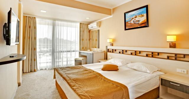 Dit-Evrika-Beach-Club-STANDARD-ROOM-2025