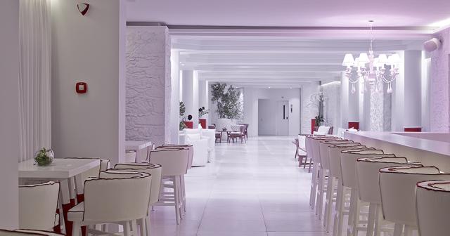 Dimitra-Beach-Hotel-and-Suites-MAIN-BAR-2020
