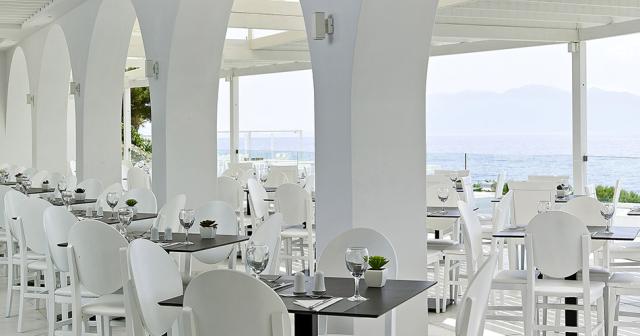 Dimitra-Beach-Hotel-and-Suites-MAIN-RESTAURANT-TERRACE-2020