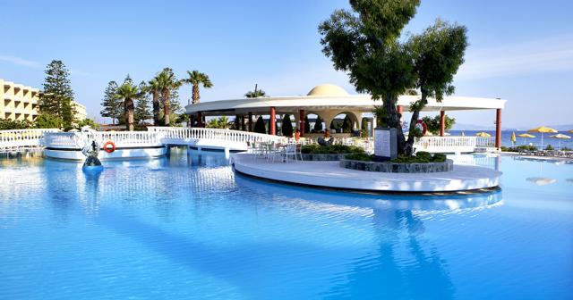 Sunshine-Rhodes-POOL-BAR
