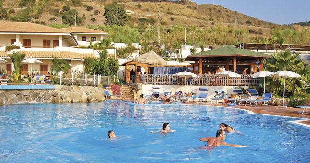 Scoglio-Del-Leone-POOL-2