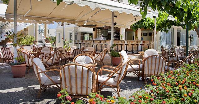 Jo-an-Beach-MAIN-BAR-2